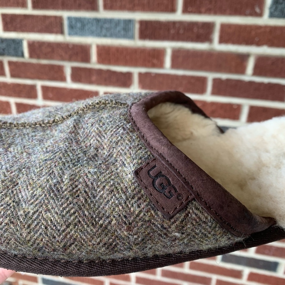 UGG Australia Men’s Slippers. Size 9.5. Preowned.